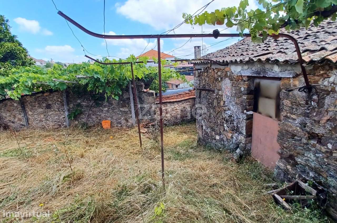 Casa de Xisto para recuperar - Arganil - Grande imagem: 4/27