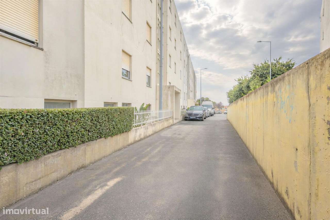 Apartamento T2 Renovado em Cruz de Pau, Matosinhos-5
