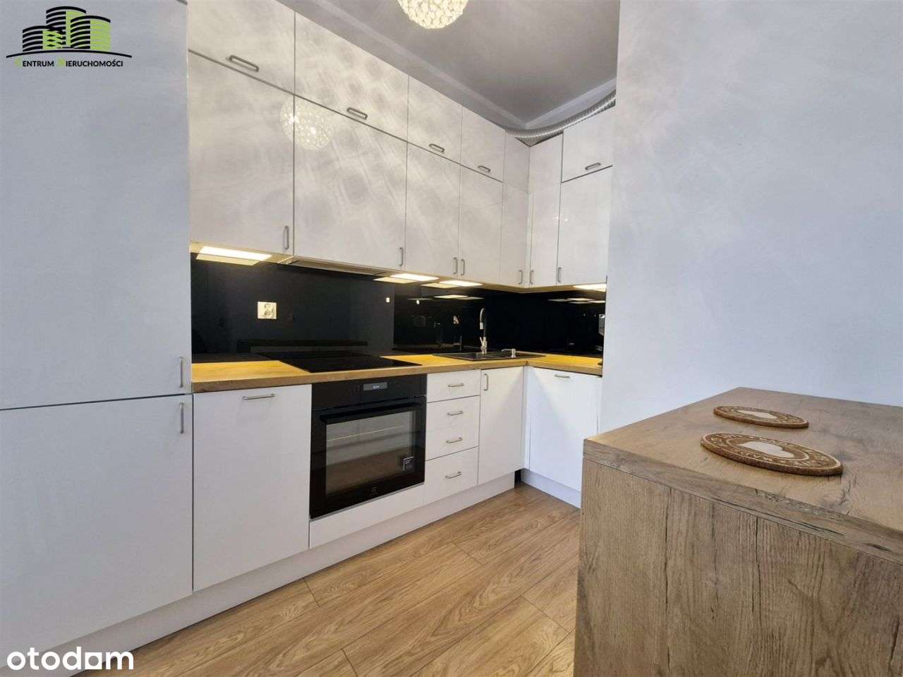 2 pok, Centrum, Kameralny blok, 2020r-0