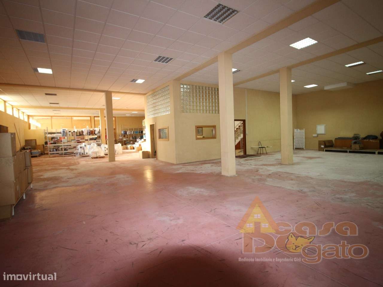Moradia de 4 frentes com cave de 700 M2-44