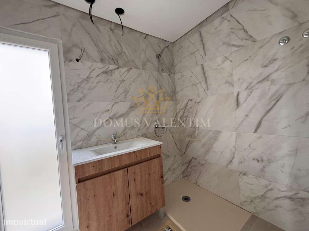 MORADIA GEMINADA -TRIPLEX T4 COM 3 WC
FERNÃO FERRO-25