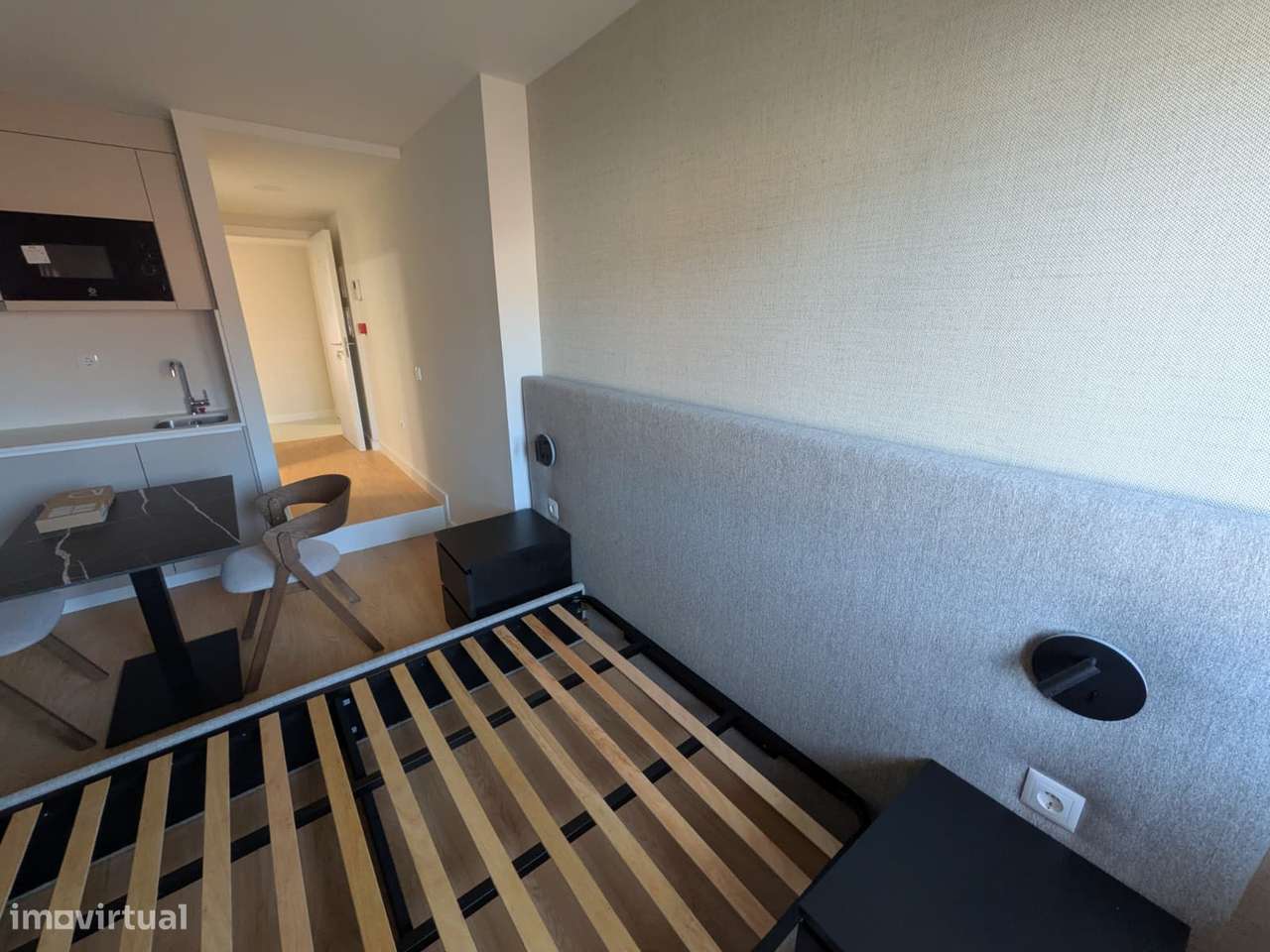 Estúdios T0 totalmente mobilados junto à Un. Lusíadas - Grande imagem: 3/10