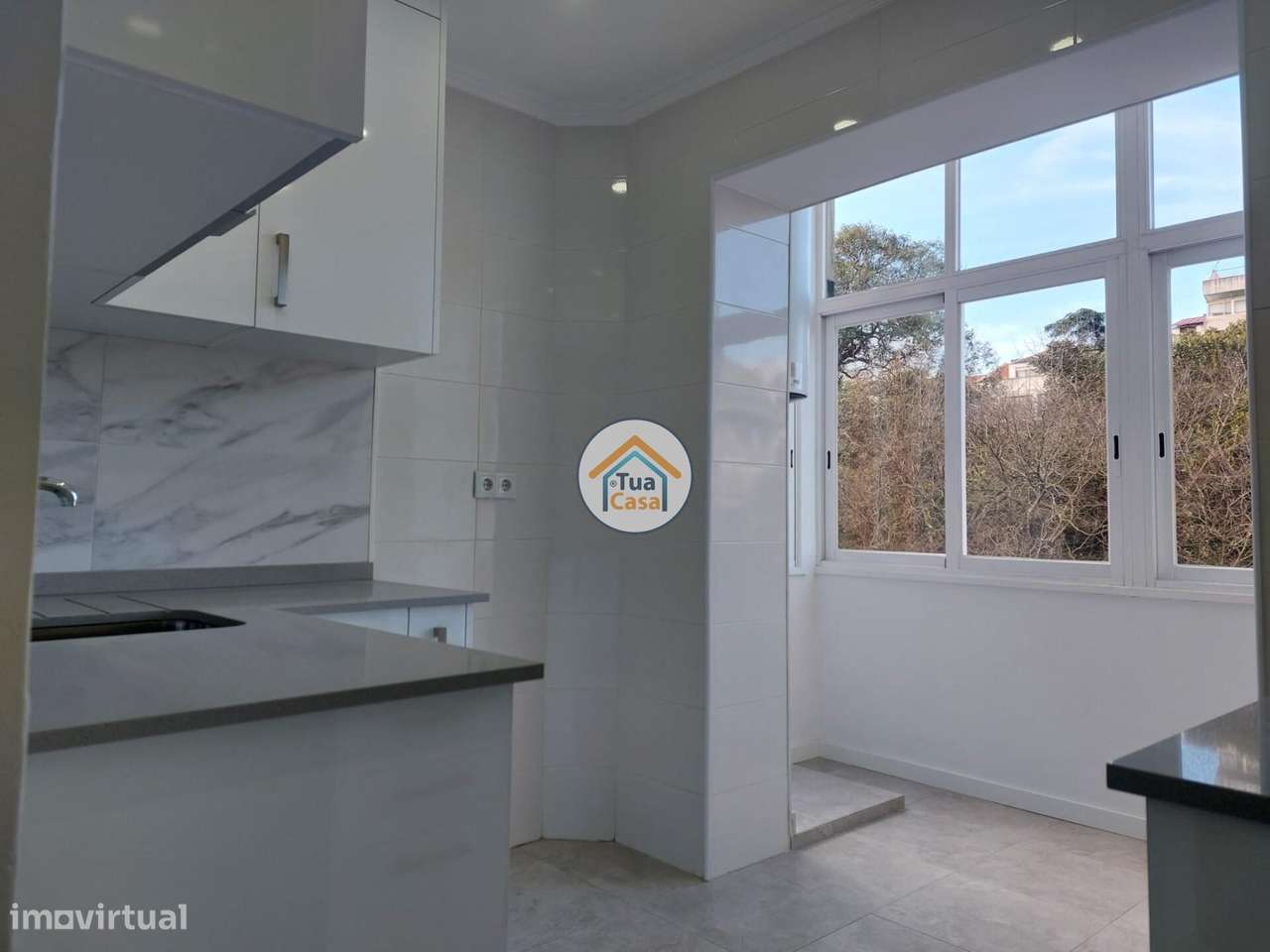 Apartamento T1 Totalmente Remodelado junto ao Jardim Constantino no Ce - Grande imagem: 2/22