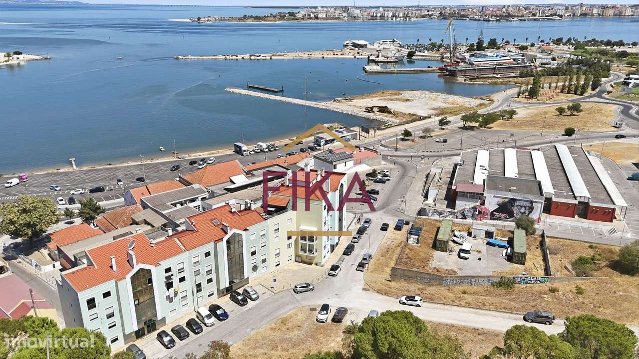 T3 Duplex com Vista Rio e Garagem Box no Centro Histórico do Seixal-41
