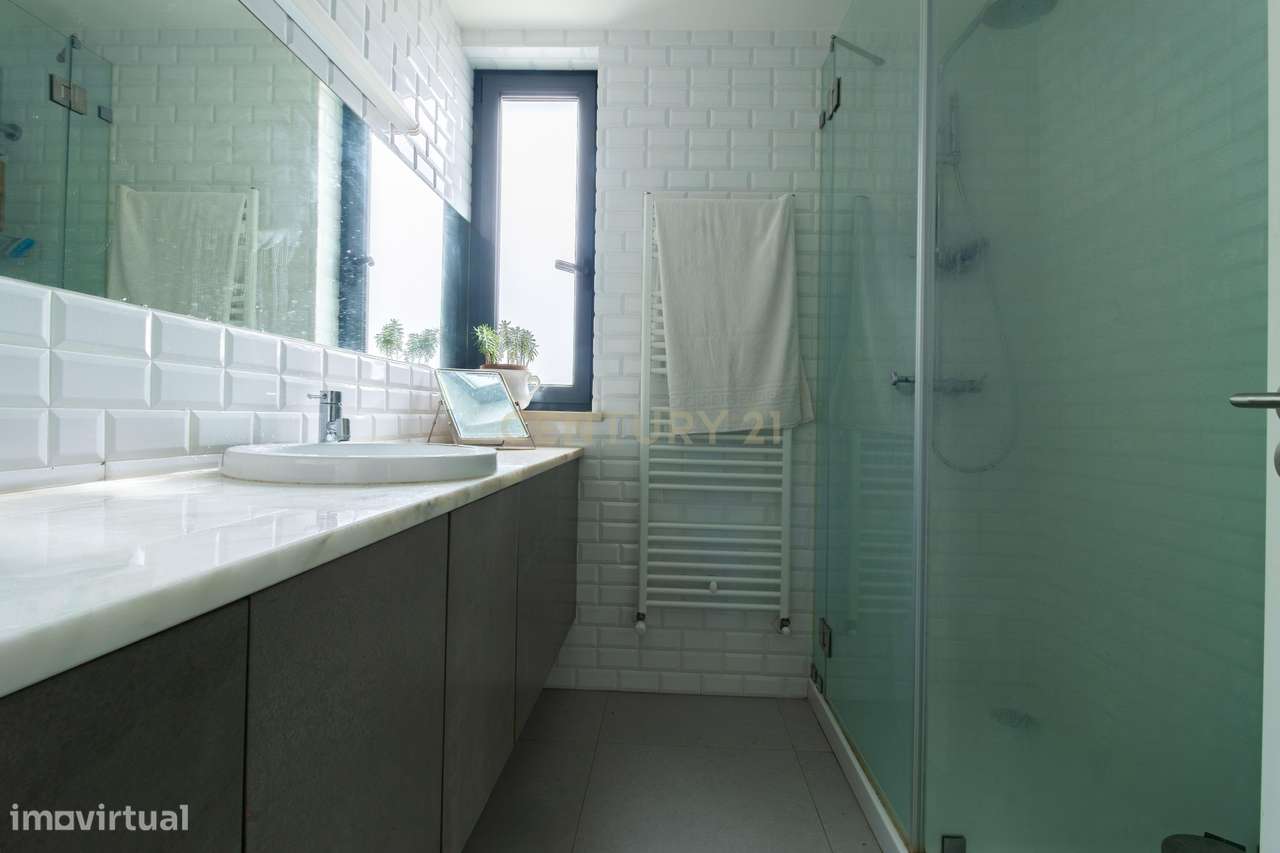 Moradia T3 de arquitetura contemporânea-11