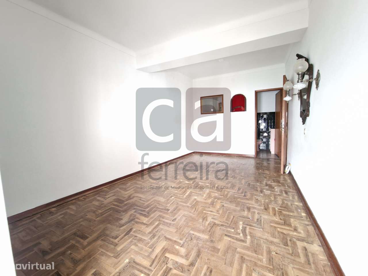 Moradia T4+2 em Almeirim com garagem e quintal-14