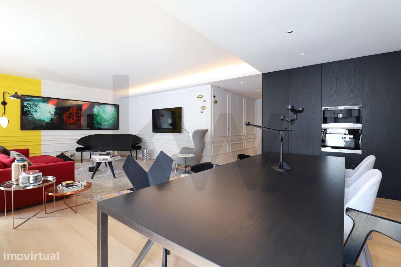 Apartamento T2 em prestigiado edifício no CHIADO com Garagem e Arrecad - Grande imagem: 2/30