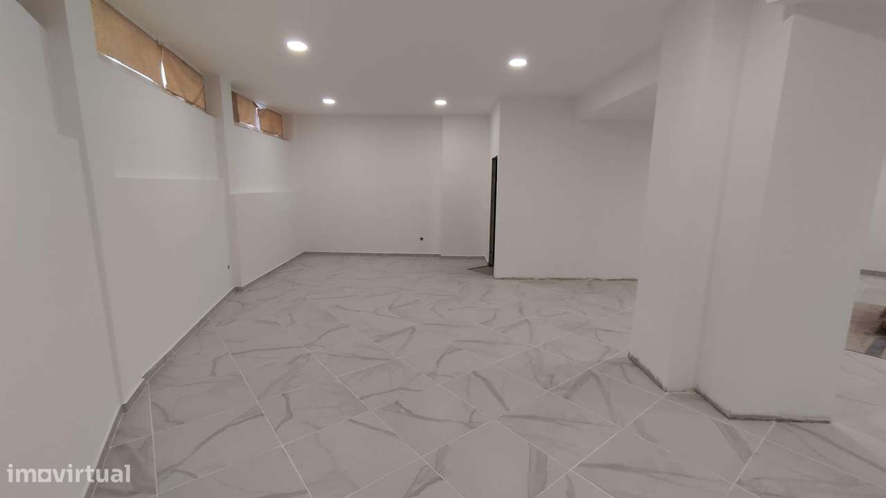 Loja / Escritório 128m2 na Estrada da Circunvalação - Monte dos Burgos - Grande imagem: 4/8