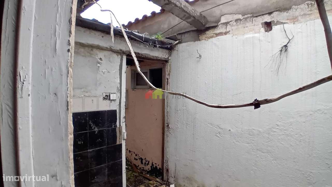 Moradia T4 térrea com anexos na Varzinha - Setúbal-8