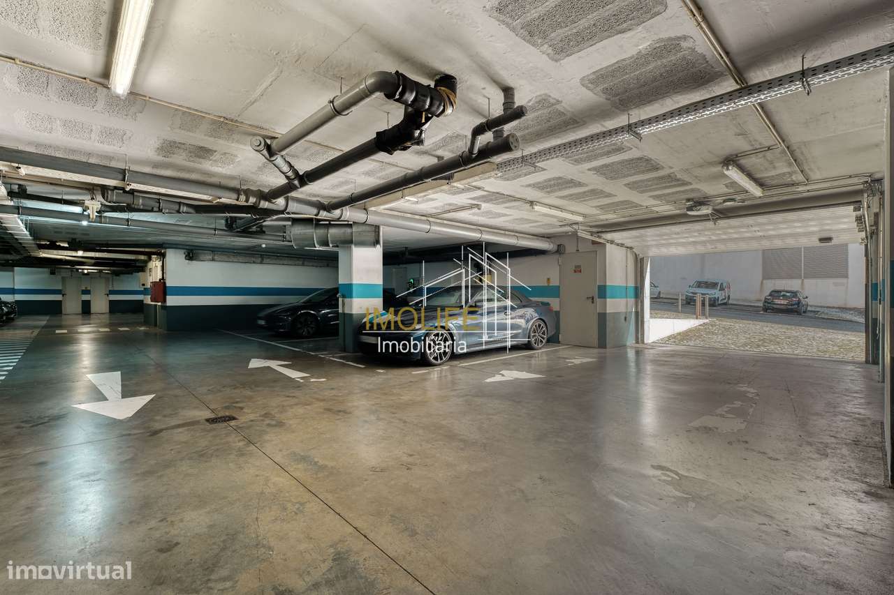 Apartamento T2 com Vista Desafogada em Benfica-39