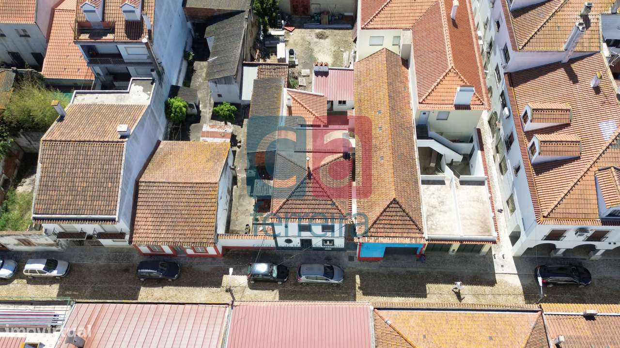 Moradia T3 Totalmente Remodelada em Almeirim-37