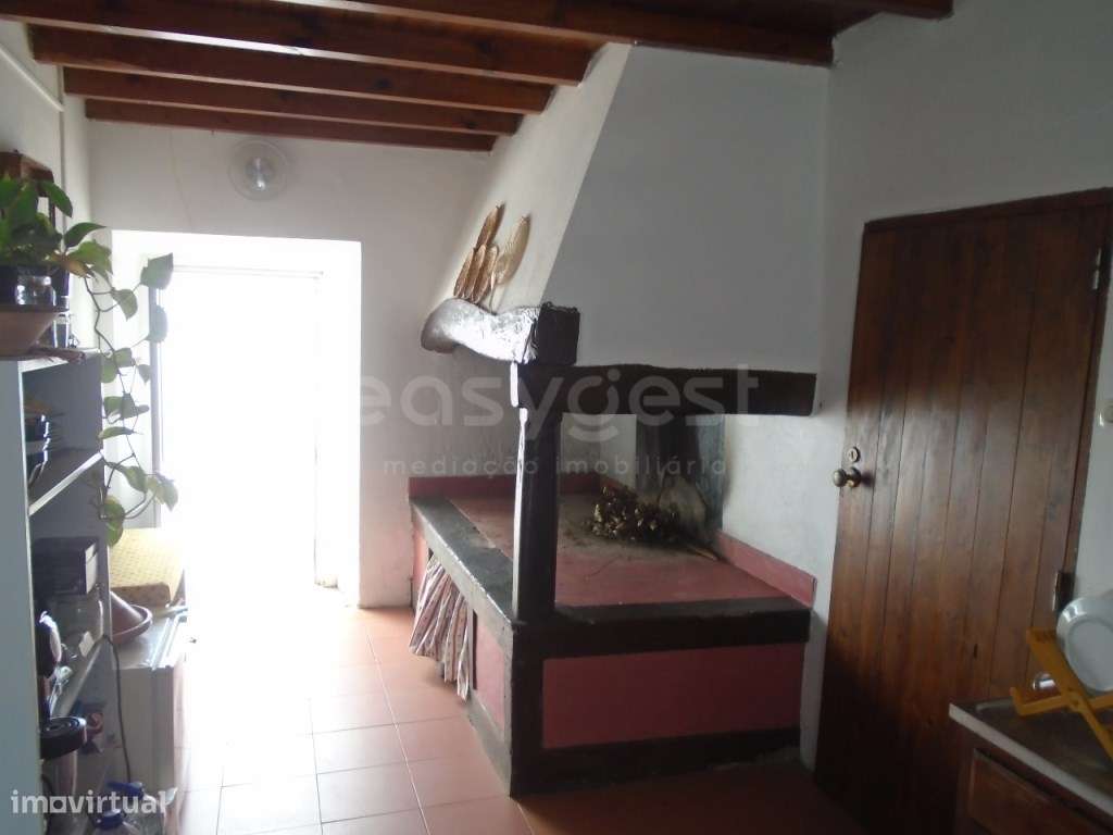 Moradia T2 com Logradouro e anexos em Carvalhal de Turquel - Grande imagem: 3/25