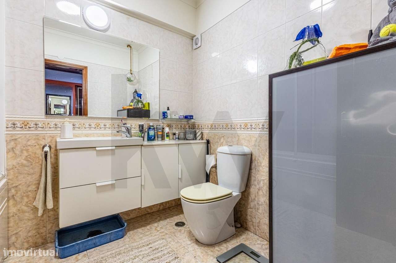 Apartamento T2 com 111 m2 em Monte Abraão-15