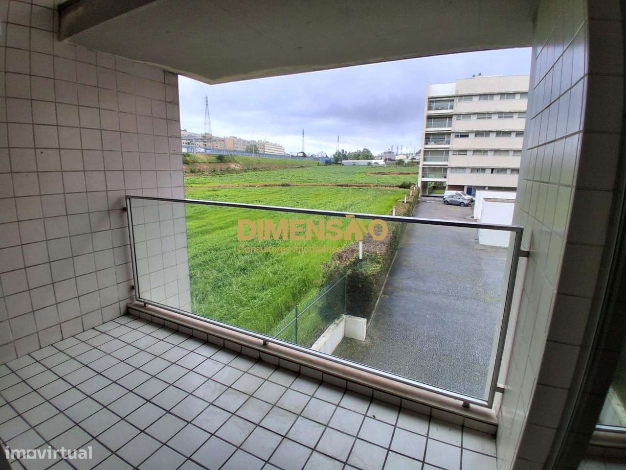 T1 com duas frentes e garagem Ref DCI153B-17