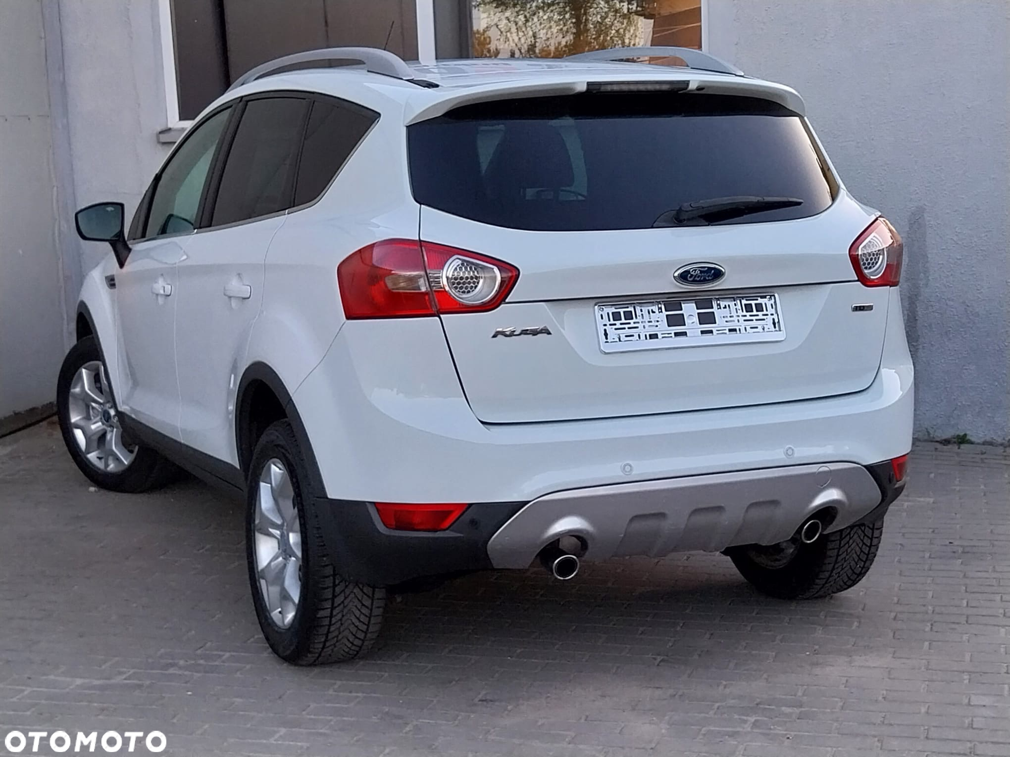 Ford Kuga 2.0 TDCi 2x4 Titanium - 14