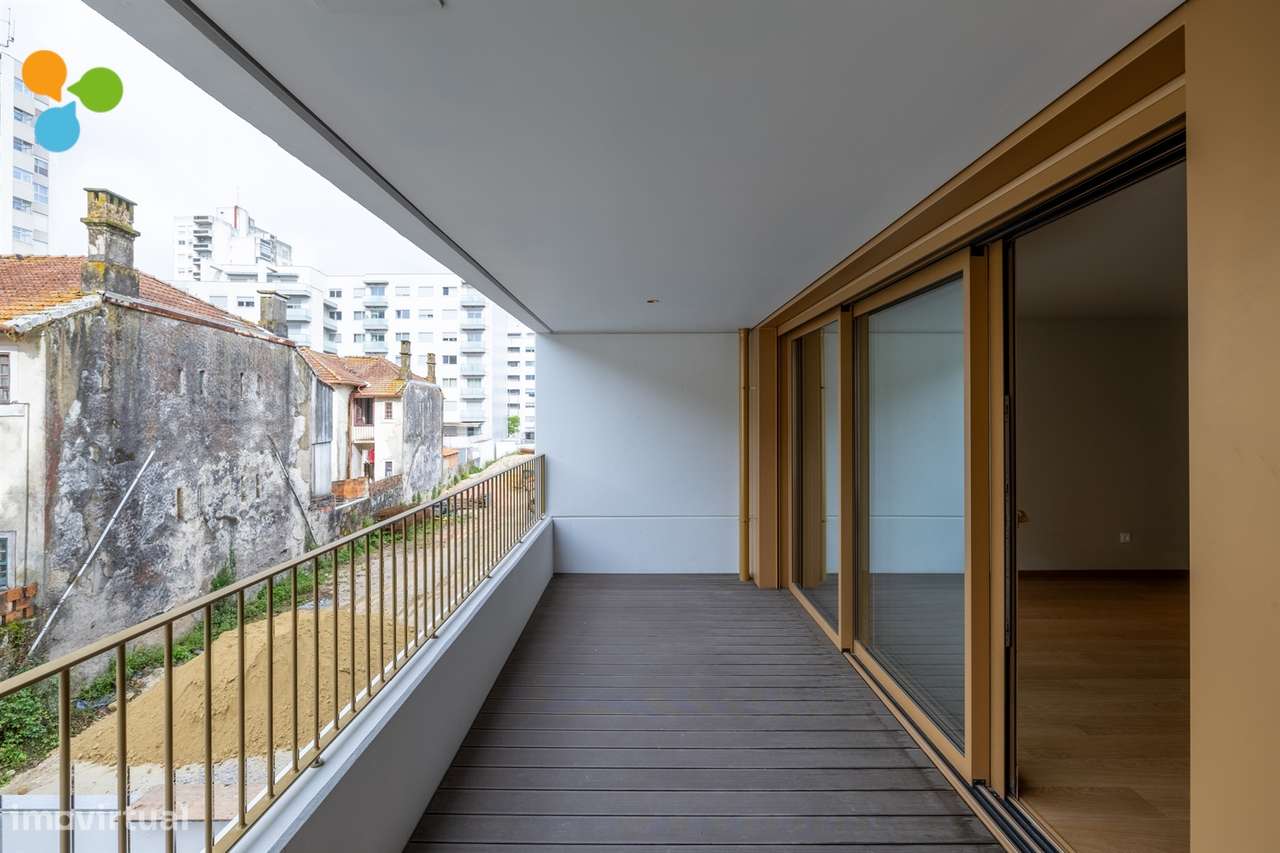 Apartamento T3 novo c/ varanda e 2 lugares de garagem-30
