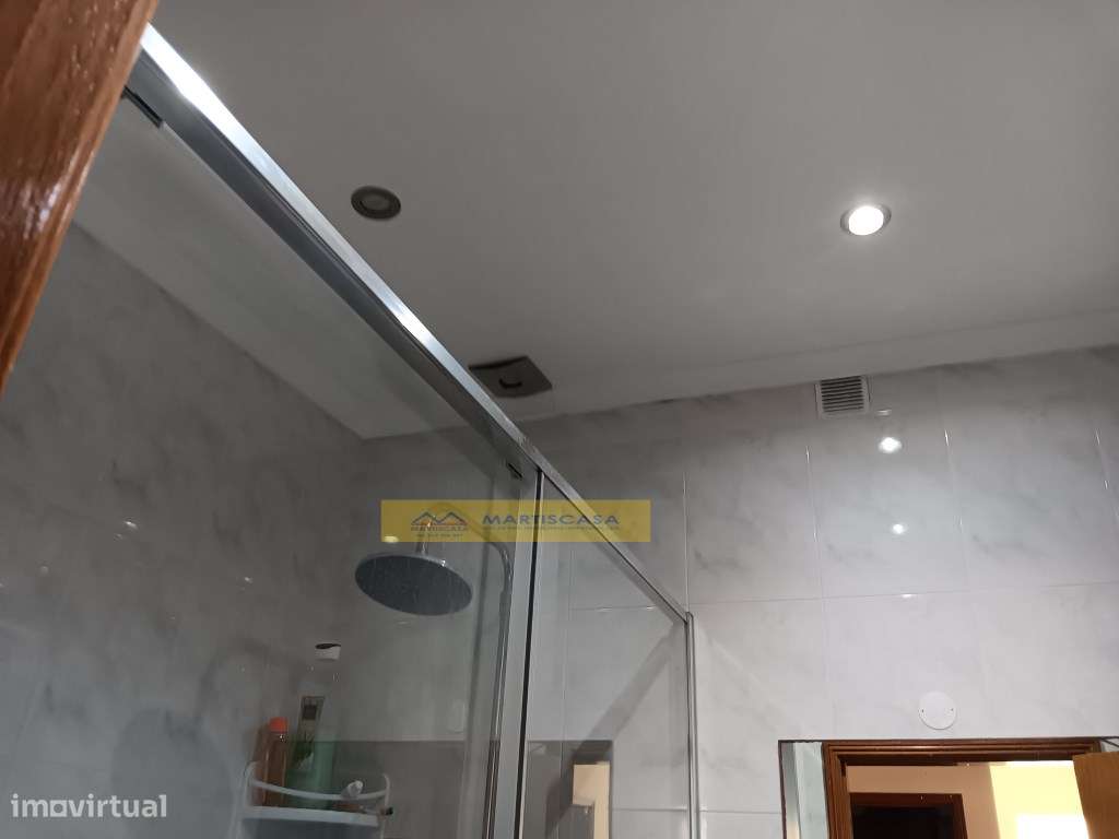 Moradia T4 totalmente remodelada, garagem, sotão e espaço exterior,...-44