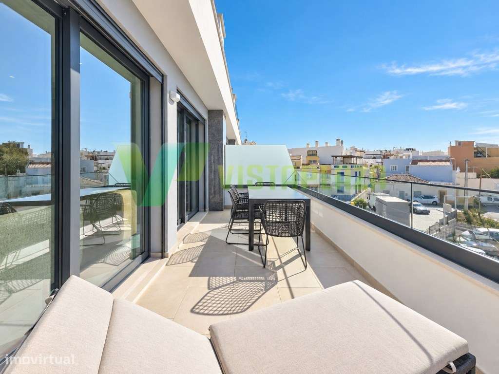 Apartamento T2 com Terraço Privativo, Piscina e Garagem Box em Alvo...-11