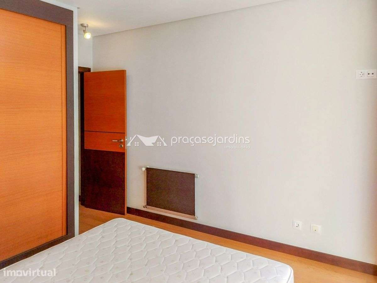 Apartamento T1 Mobilado e Equipado-12