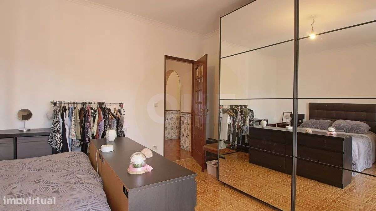 Moradia T3+1 em Caneças-12