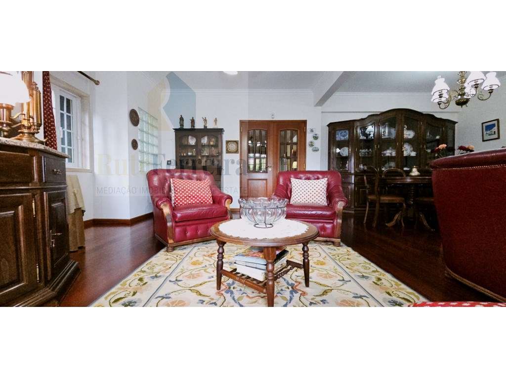 Moradia T5 com jardim privado e garagem !!-25