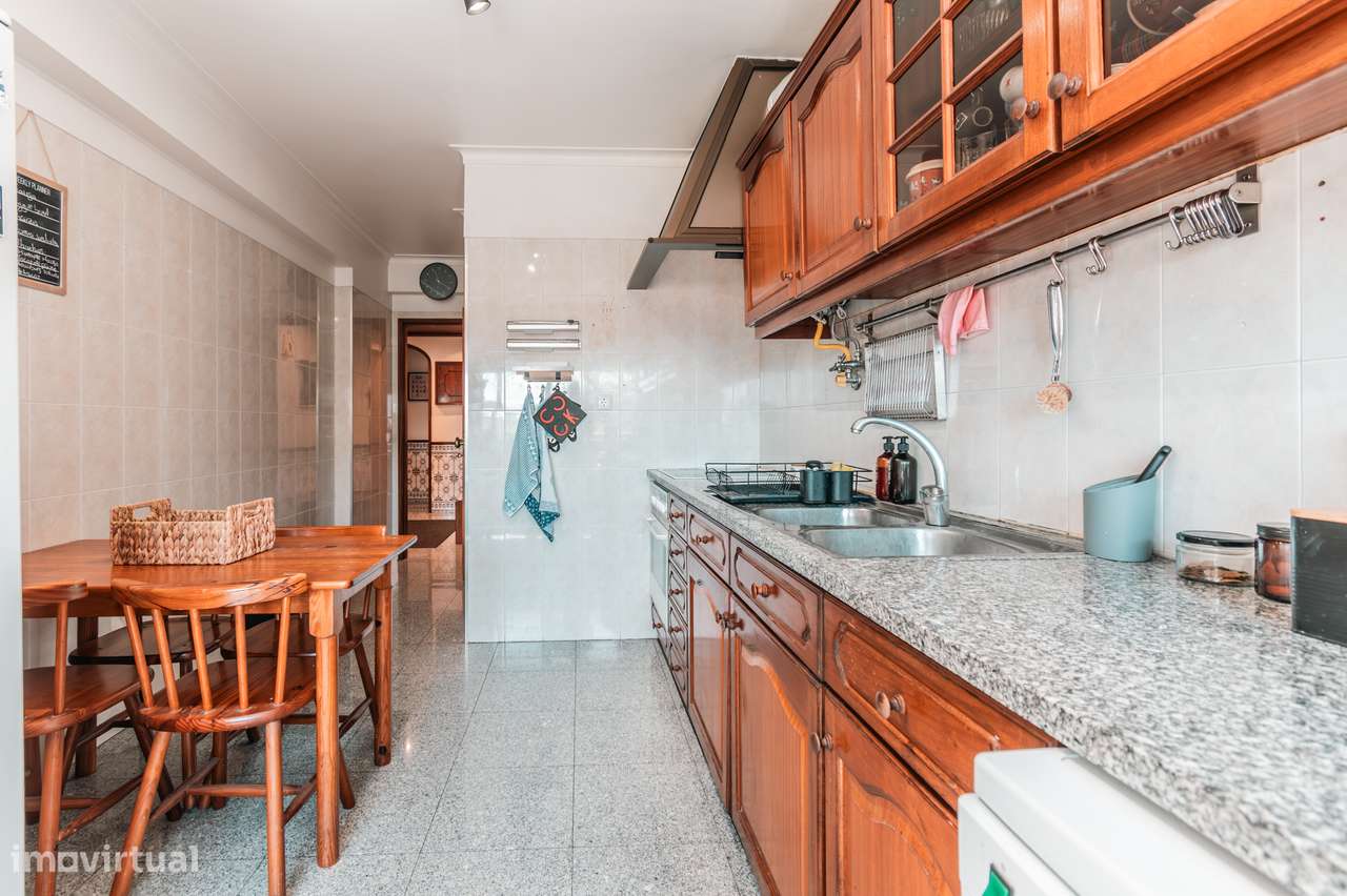 Espaçoso apartamento T3 em Mem Martins-25