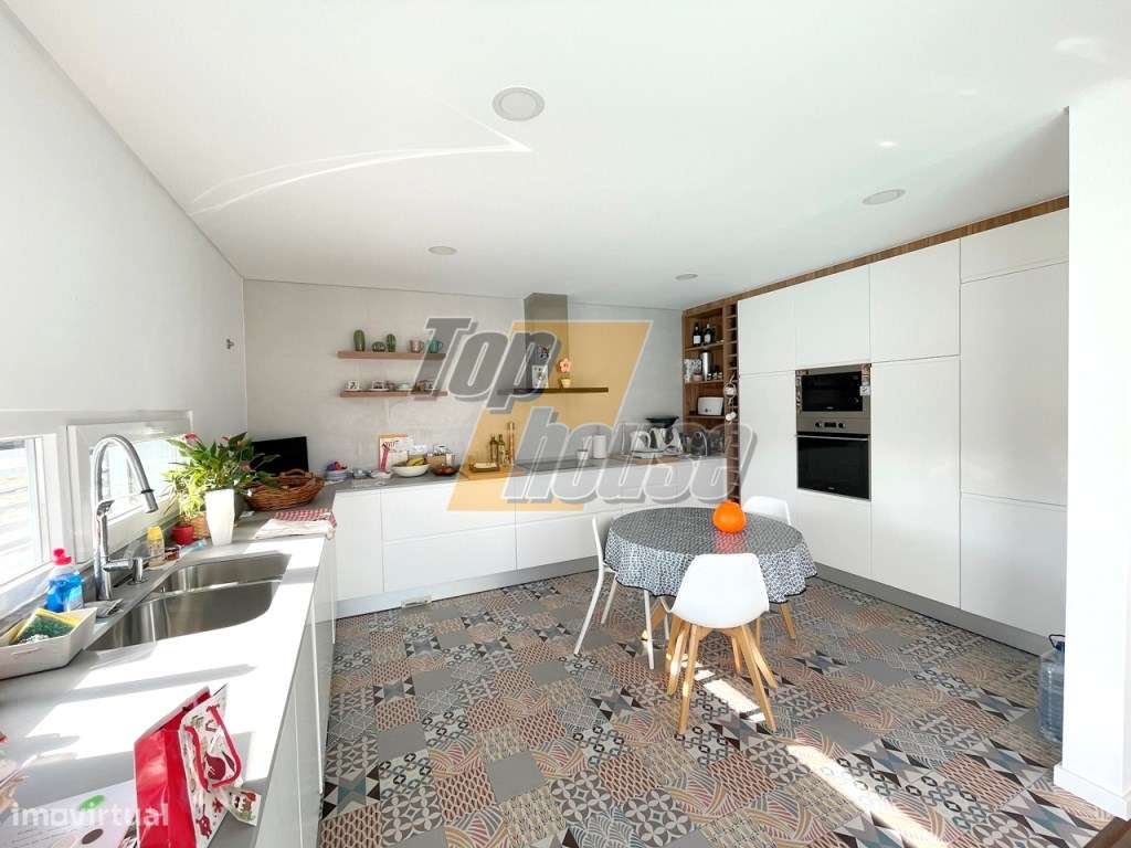 Moradia Isolada T4+1 com piscina-8