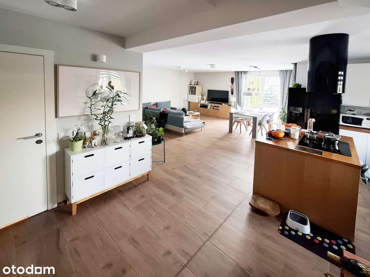 Przestrzeń domu zaprojektowana z myślą o komforcie.-4