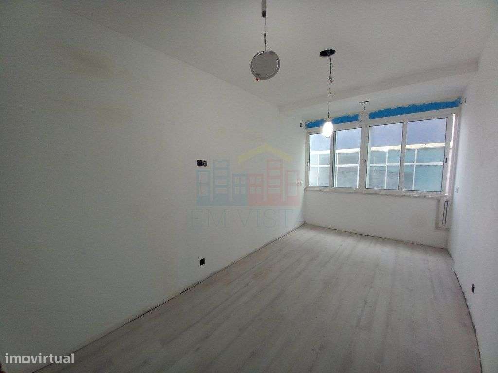 Apartamento T4 no Laranjeiro-30