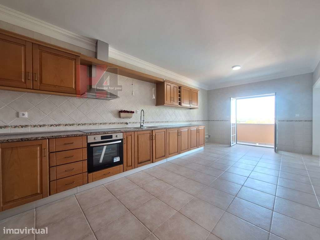 Moradia T4 com piscina inserida num terreno de 670m2 - Setúbal (OFE...-7