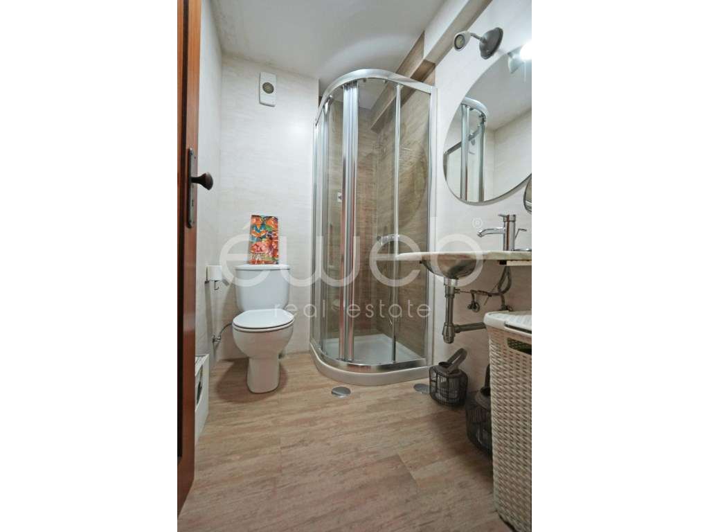 Apartamento T3 com varanda, Luísa Todi-8