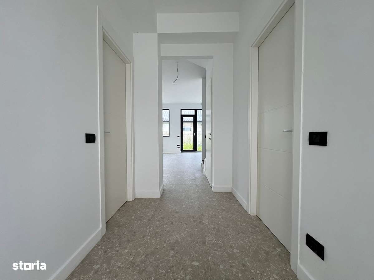 LA CHEIE! gata de mutare The Class Villas Tunari, TEREN 300 MP-7