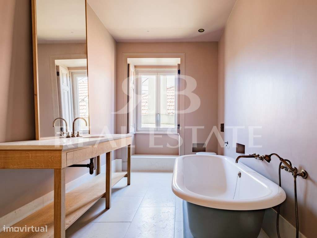 Fabuloso T3+2 com TERRAÇO + VISTA no PRINCIPE REAL - coração de Lisboa-31