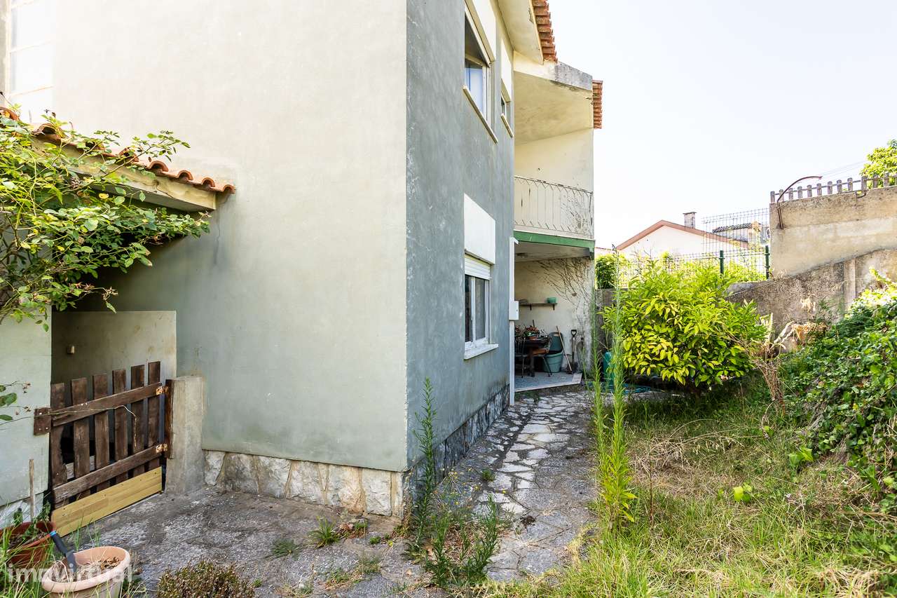 Moradia T4 Independente com Jardim e Garagem | Alto da Parede-29