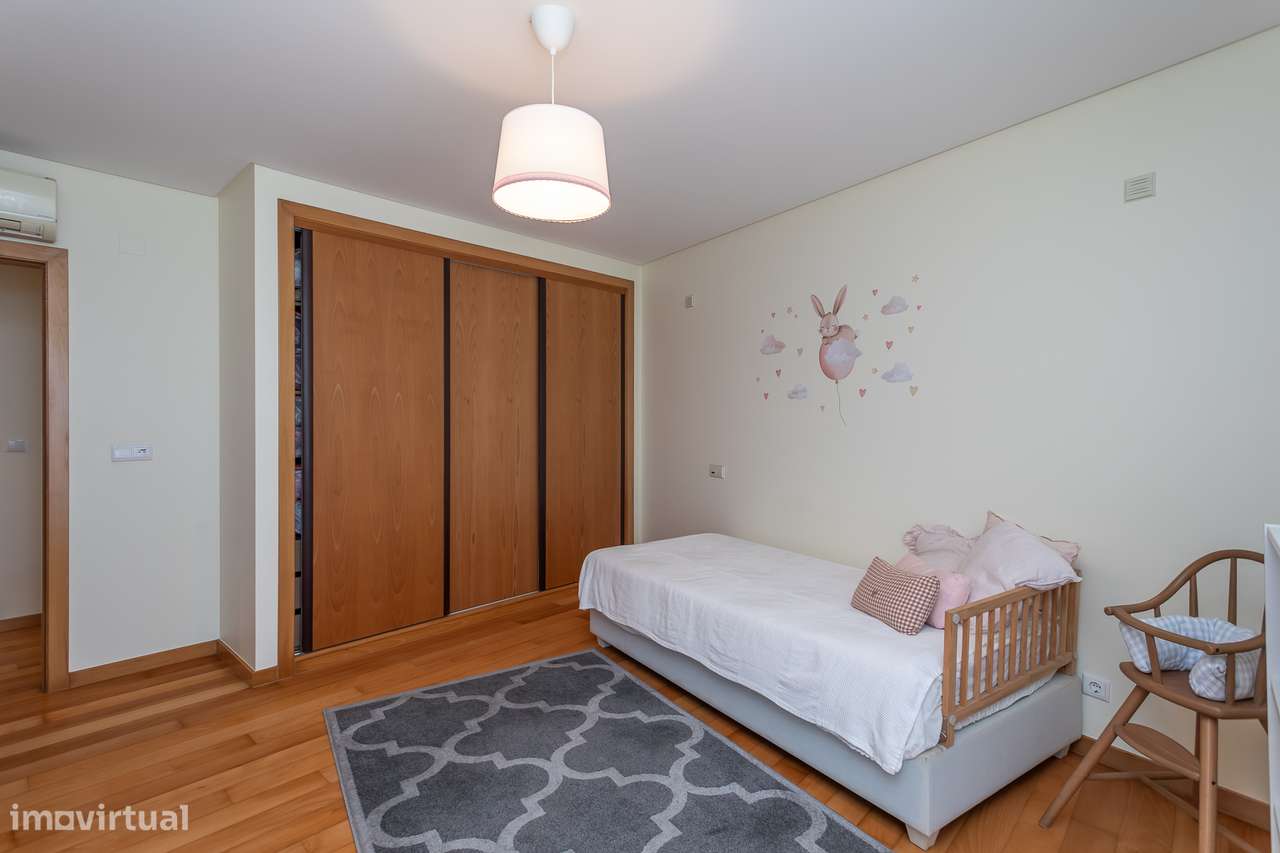 Apartamento T3 em Condomínio Privado – Abrunheira-11