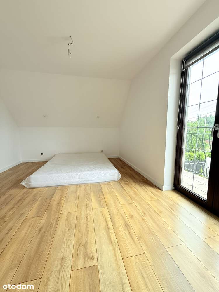 Przytulny dom z dużą działką w Klaudynie – idealny na rodzinne życie-14