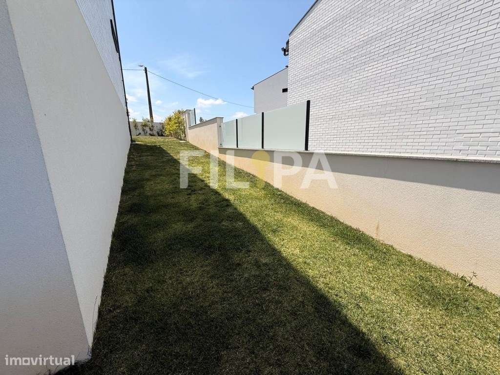 Moradia T3 Como Nova | Construção 2025 | Jardim | Garagem para 3 Ca...-36