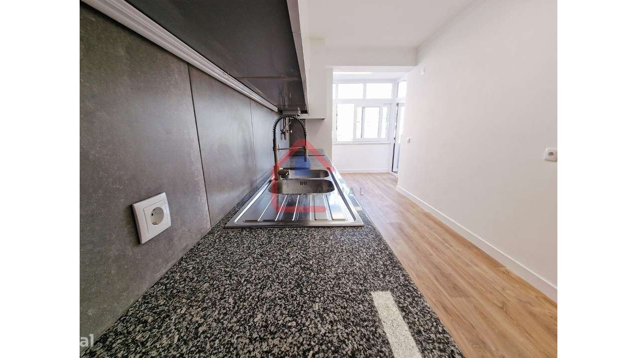 Apartamento T3 em Benfica-32