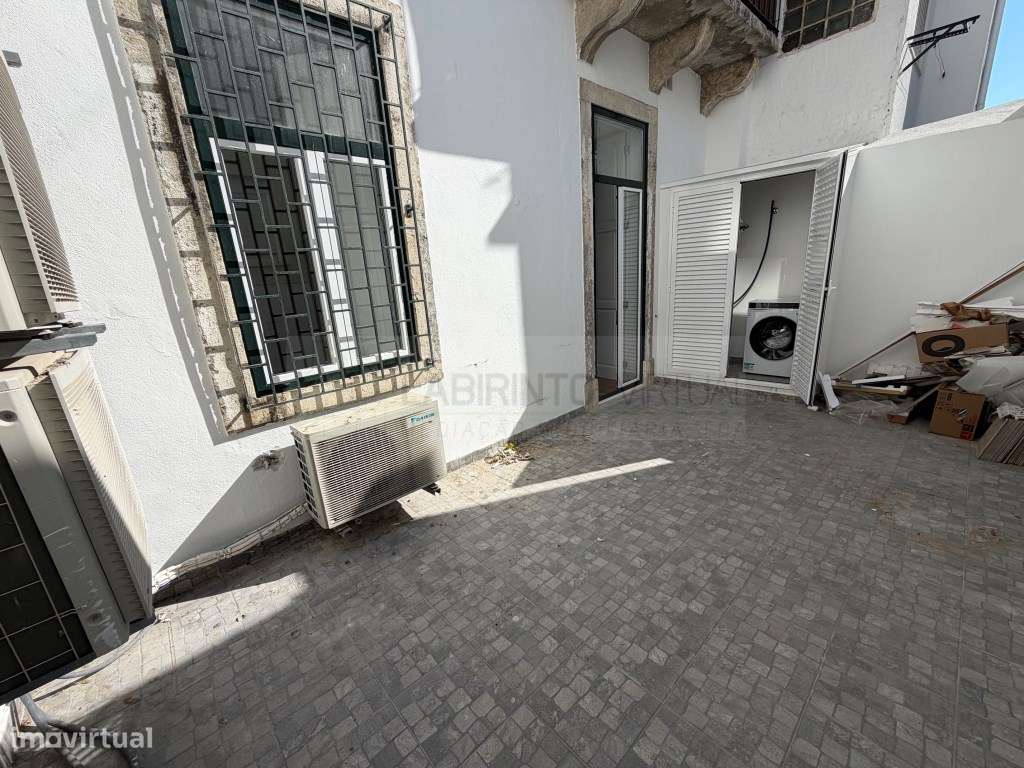 T2 Totalmente Remodelado e Decorado com Vista Rio em São Vicente, L...-8