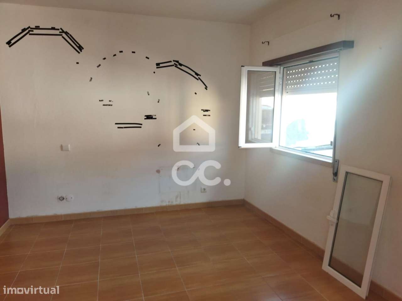 OPORTUNIDADE DE INVESTIMENTO---Moradia T2, Kitchenette, 2 WC de serviç-6