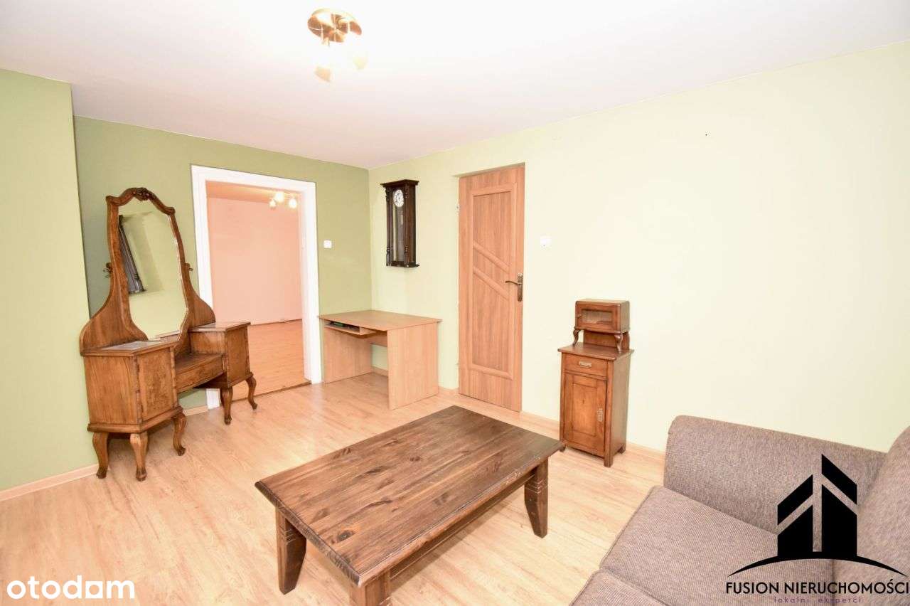 Przestronny dom z potencjałem-idealny dla rodziny-12