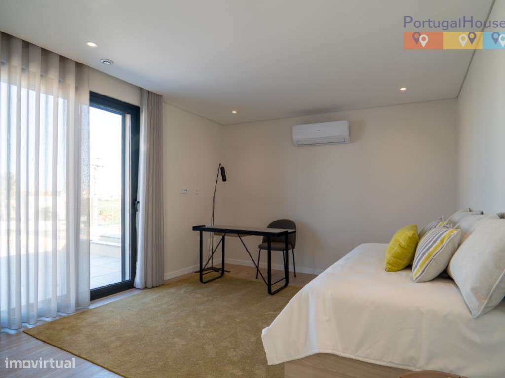 Vivenda T4+1 na praia do Areal com piscina.-30