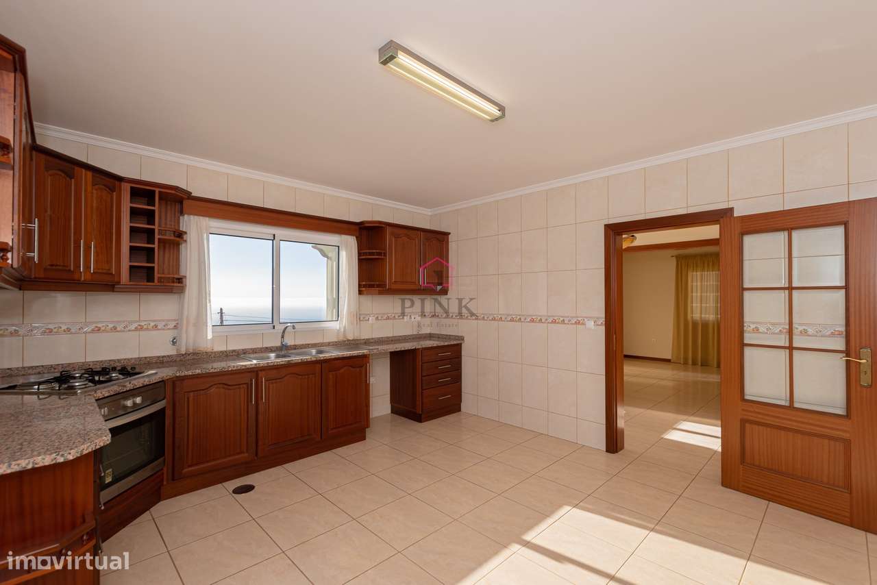 Calheta | Moradia T3 com Vista Mar e Terreno Extra-17