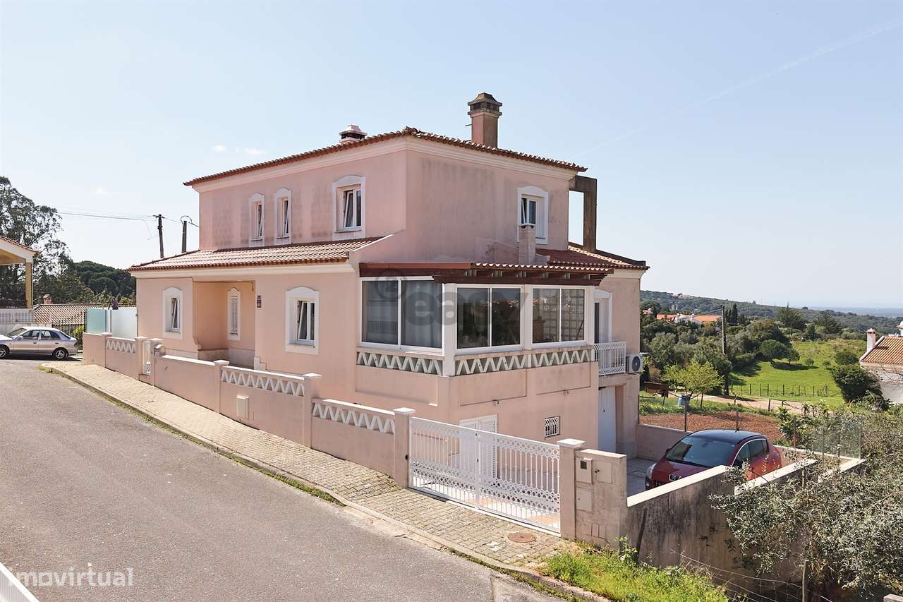 Moradia T4 de 3 pisos com garagem para 3 carros, piscina, painéis sola - Grande imagem: 2/57