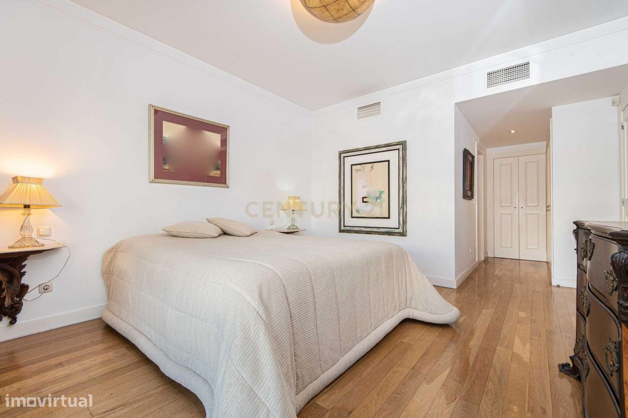 Apartamento T6 Único com Varandas Envolventes | Parque das Nações-21