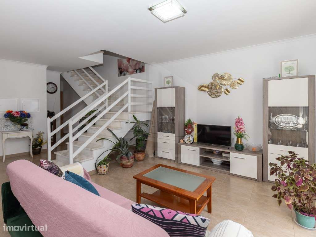 Moradia T2+1 com jardim e Sótão em Fernão Ferro - Grande imagem: 5/26