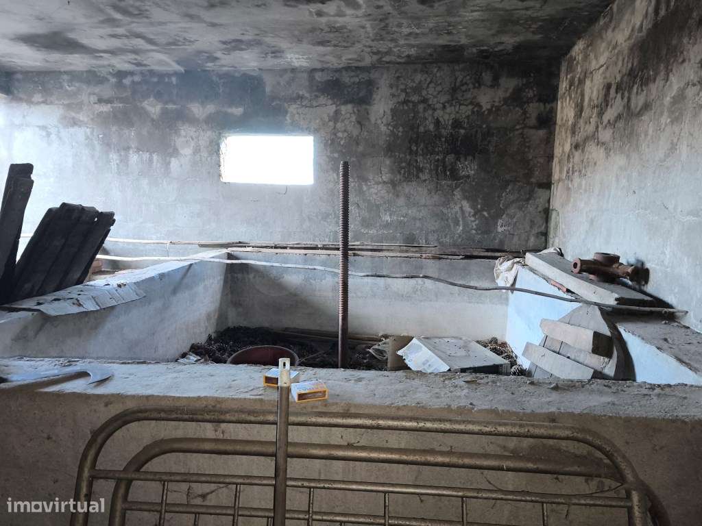 Oportunidade absolutamente imperdível - Moradia com parte renovada ...-42