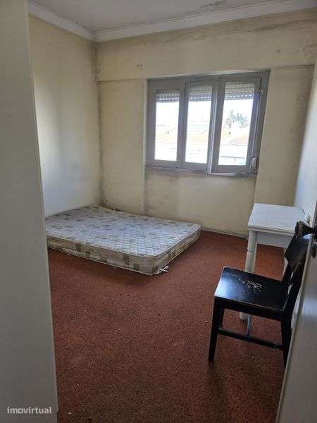 Apartamento T2 Duplex com Áreas amplas na Rua de Angola, Cacém - Grande imagem: 4/8