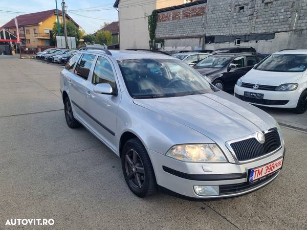 Skoda Octavia Combi 1.9TDI Elegance Aut - 3