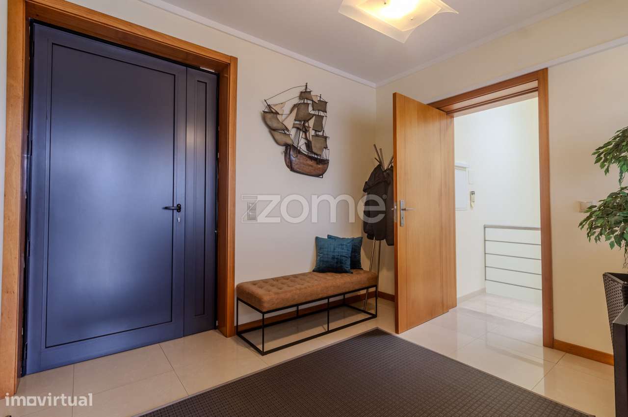 Moradia T3 | 3 Suítes e Piscina com Vista Rio-5